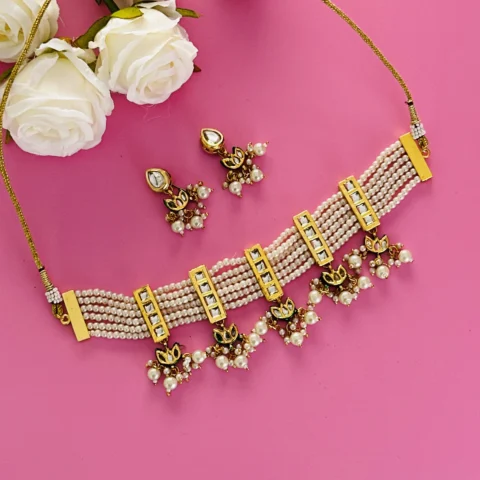 Beautiful Pearl Choker Necklace